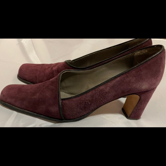 Woman’s size 7 block heels - Picture 2 of 7
